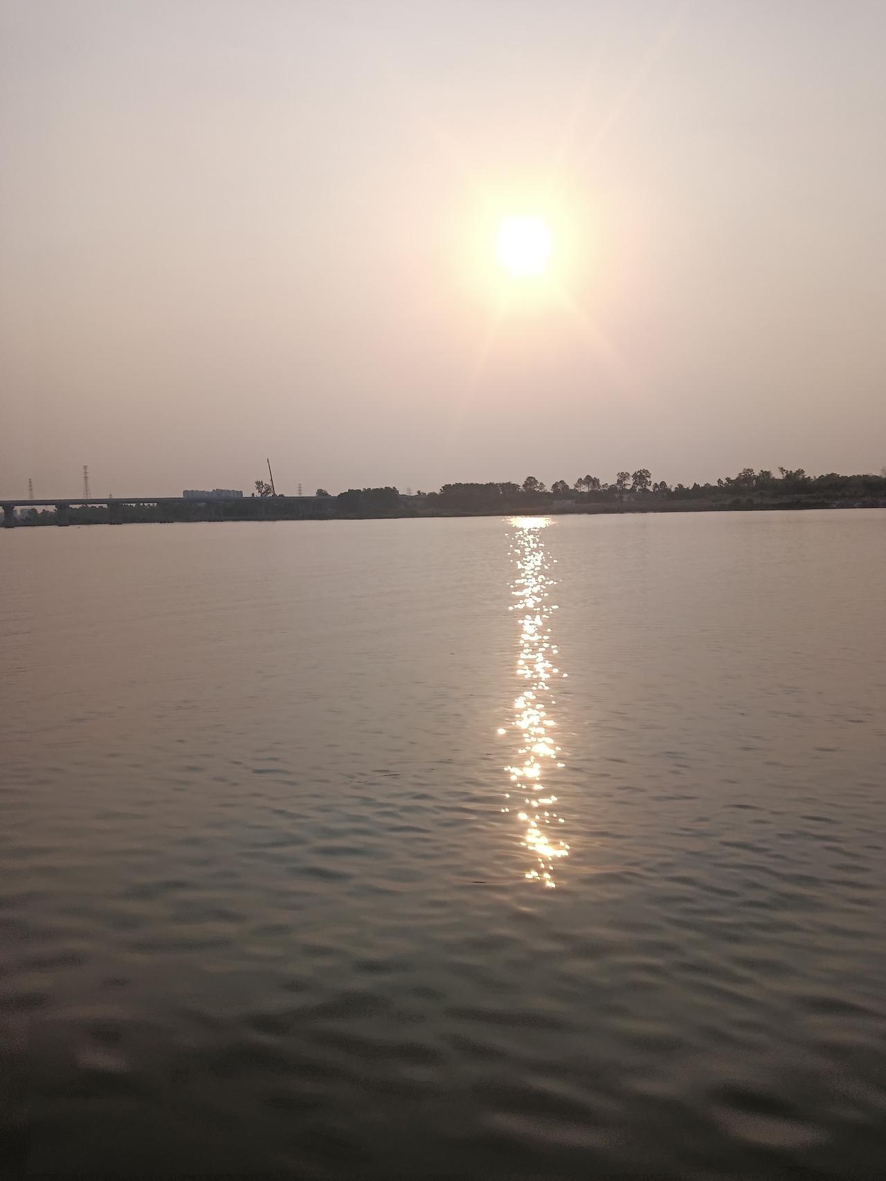 海北爹。这是海南人对徐闻人的亲切称呼。海南和徐闻方言一模一样，只是语调稍微高低