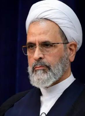 3月1日，伊朗所谓的“临时最高领袖”人选浮出水面，他叫阿里雷扎·阿拉菲，这个名字