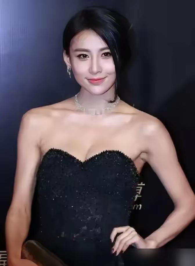 把穿过的内裤送给导演当生日礼物。这事你敢信？2013年，贾青拍《天龙八部