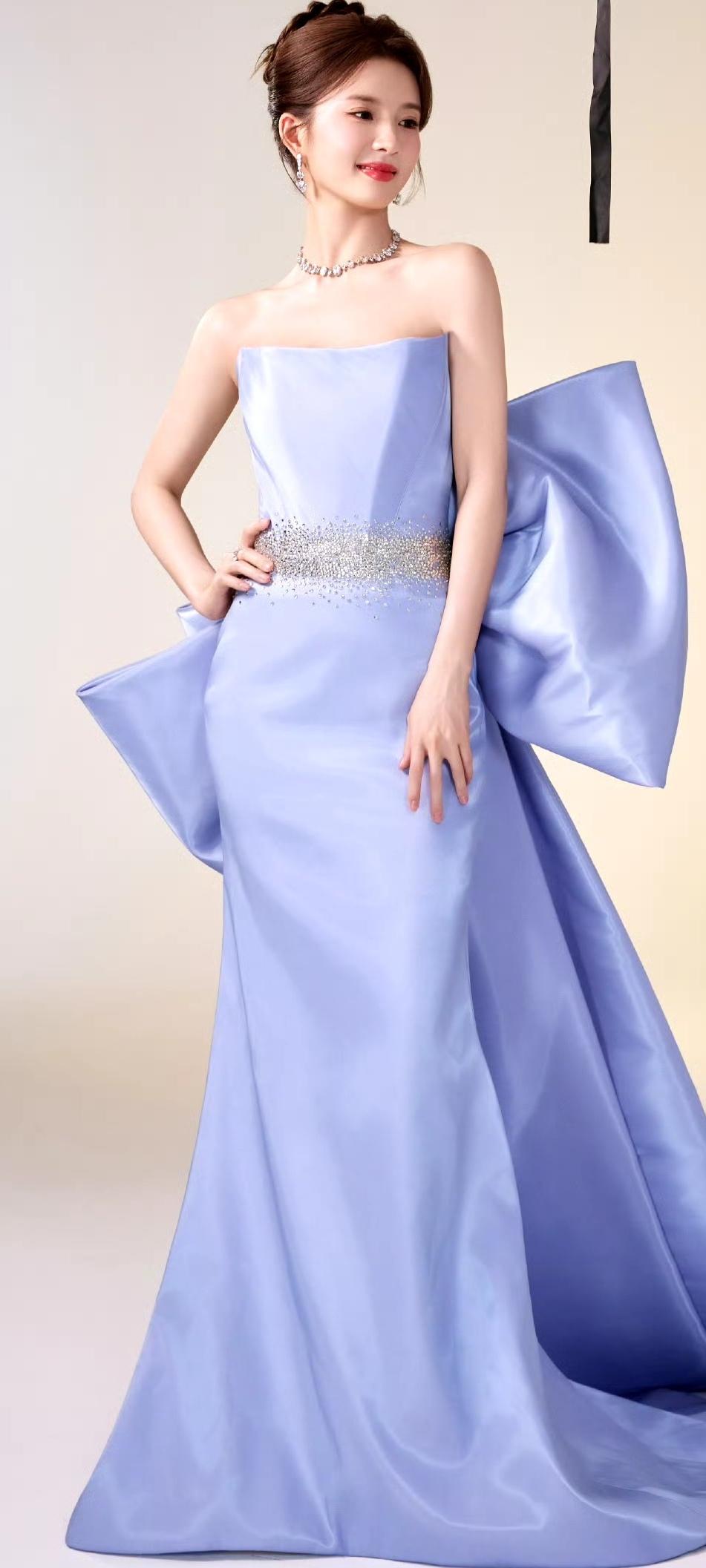 刘些宁,优雅蓝裙,闪耀珠宝,尽显女神风范!💙✨