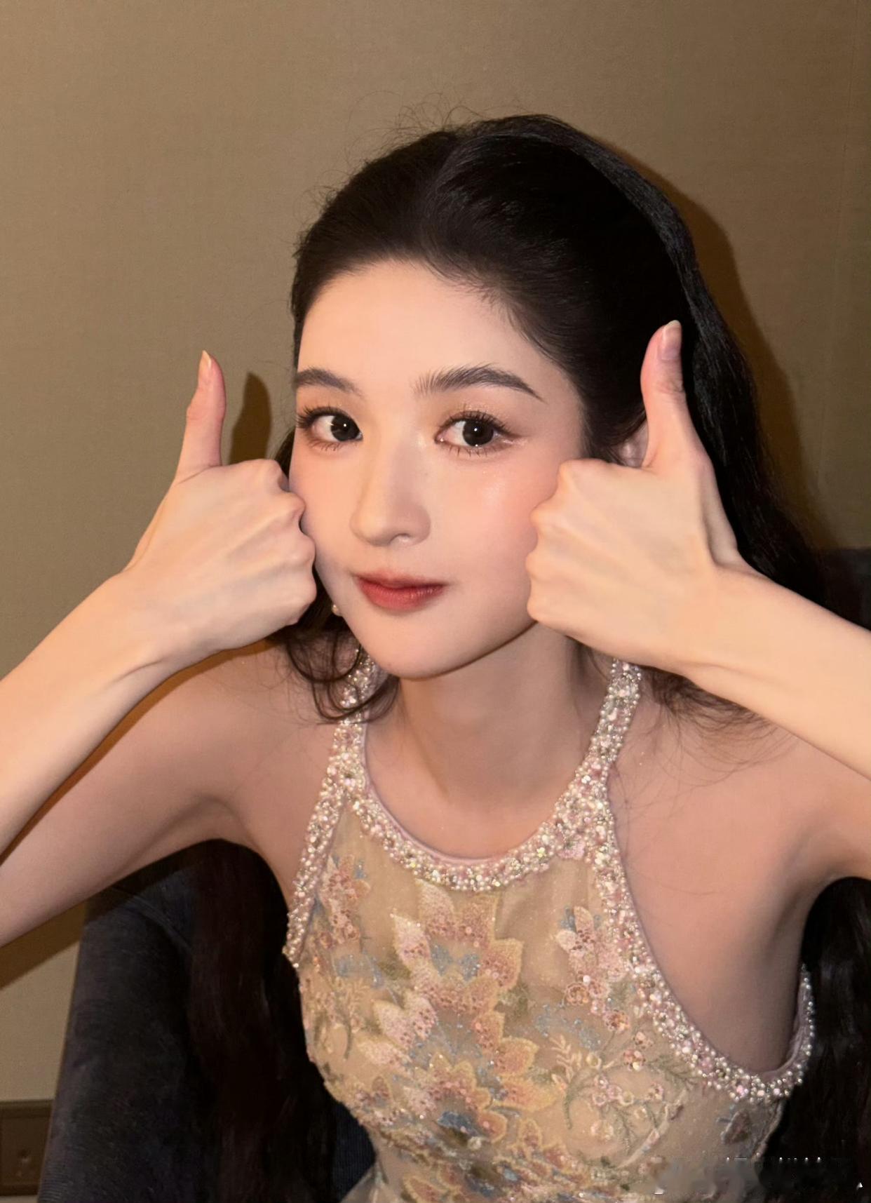 1.王玉雯自带北京大飒蜜的范儿，京圈大佬们就好这口，她正合他们心意，所以最近常混