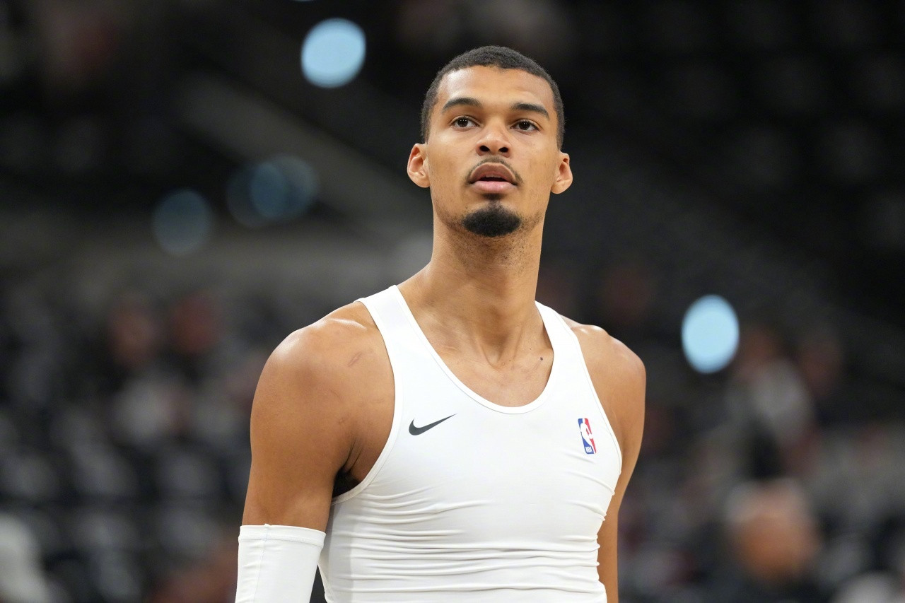 NBA赛事战报，森林狼104-102险胜马刺。兰德尔全场砍下最高21分10篮板2