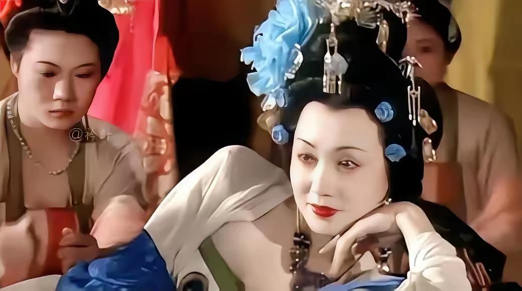 韦皇后正在睡觉，25岁的李隆基突然闯入，韦皇后又惊又怒：“大胆逆子！”谁料，韦皇