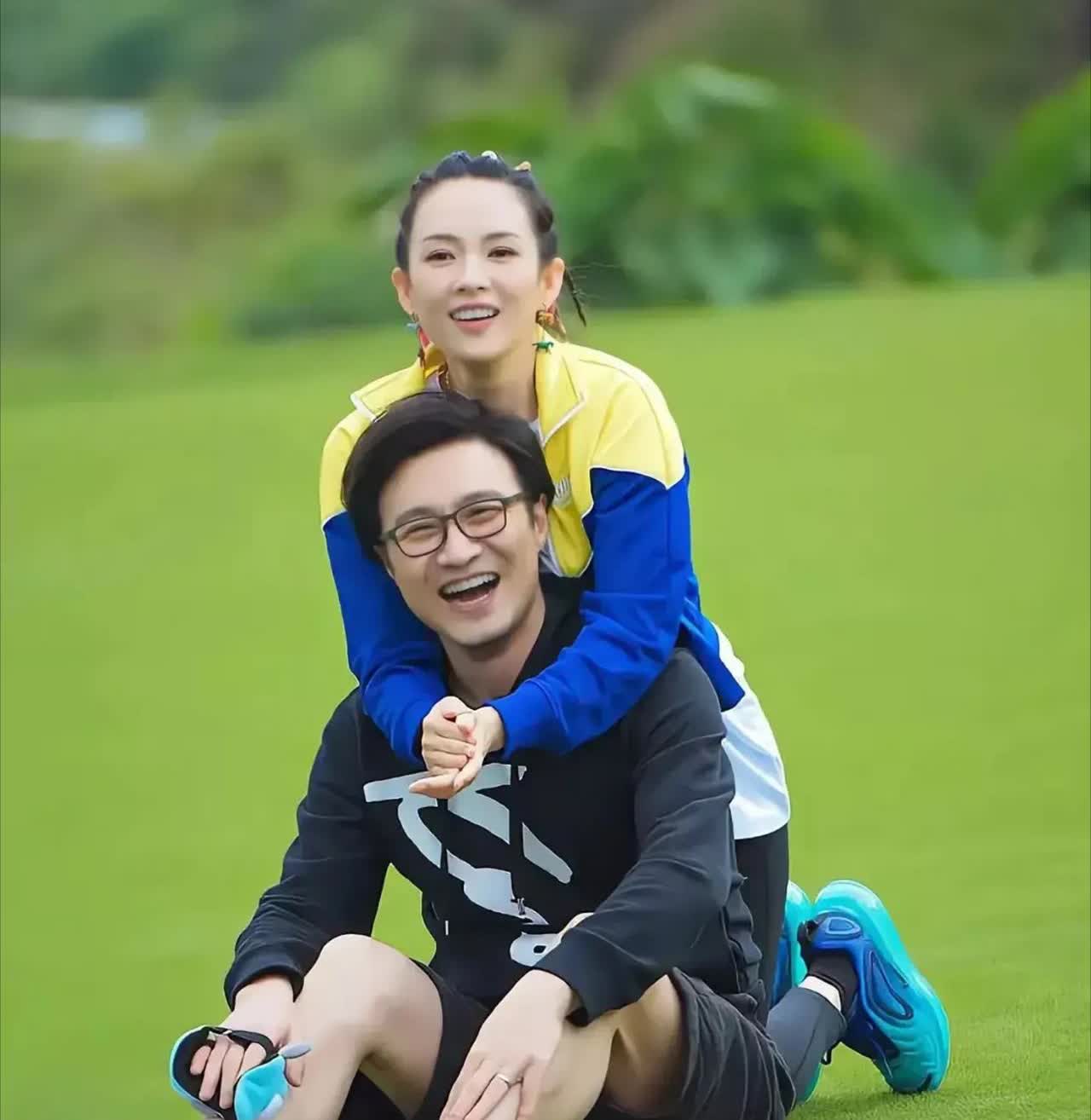 看到汪峰连299的音乐课都卖不出去，估计章子怡这会儿都要笑出声了！以前跟