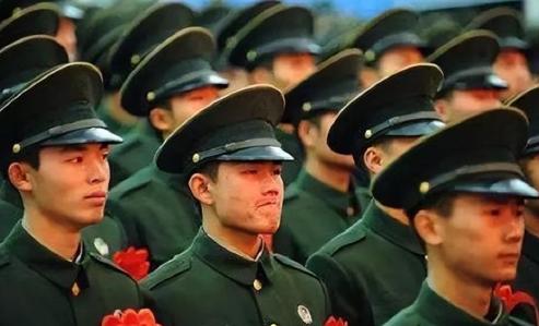 为什么要召回，国家这么多兵不够用的吗？五大战区，有战区是不能动的，预防边境，国