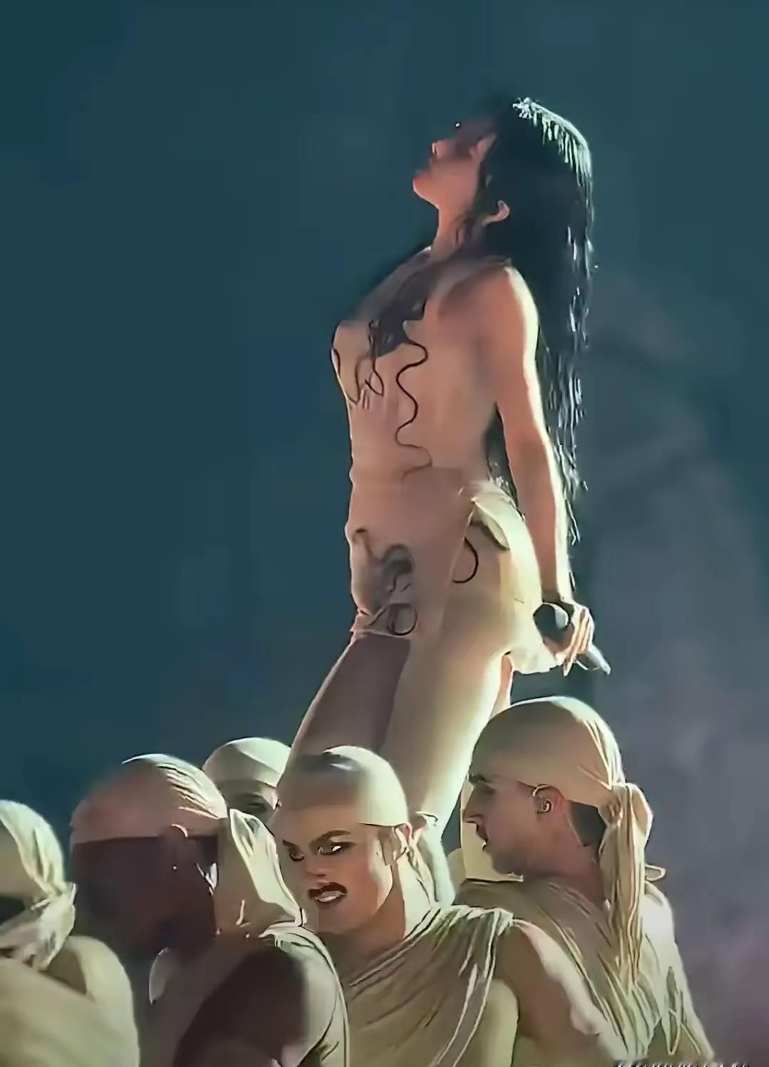 45岁的蔡依林，居然在演唱会上给我们上了一堂解剖课！这哪是开演唱会，简直是把所