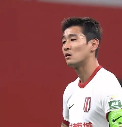 韦世豪不知道是运气好还是撇！本来可以领跑中超射手榜的，结果不是助攻拜合拉木后背进