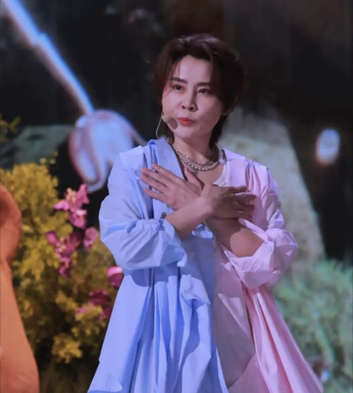 都在盯着李小冉，谁来看看王濛啊？她一个被黎明约着上厕所的假小子，为了小组荣誉