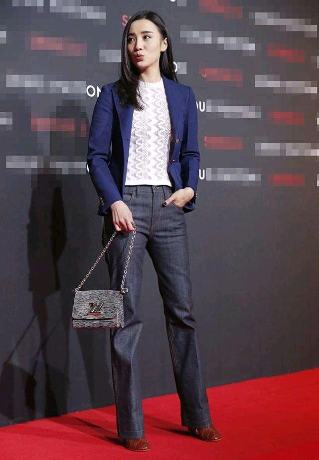 宋佳就是一个行走的衣服架子，穿什么都好看。即便是多么普通正规的衣服穿在她身上，也