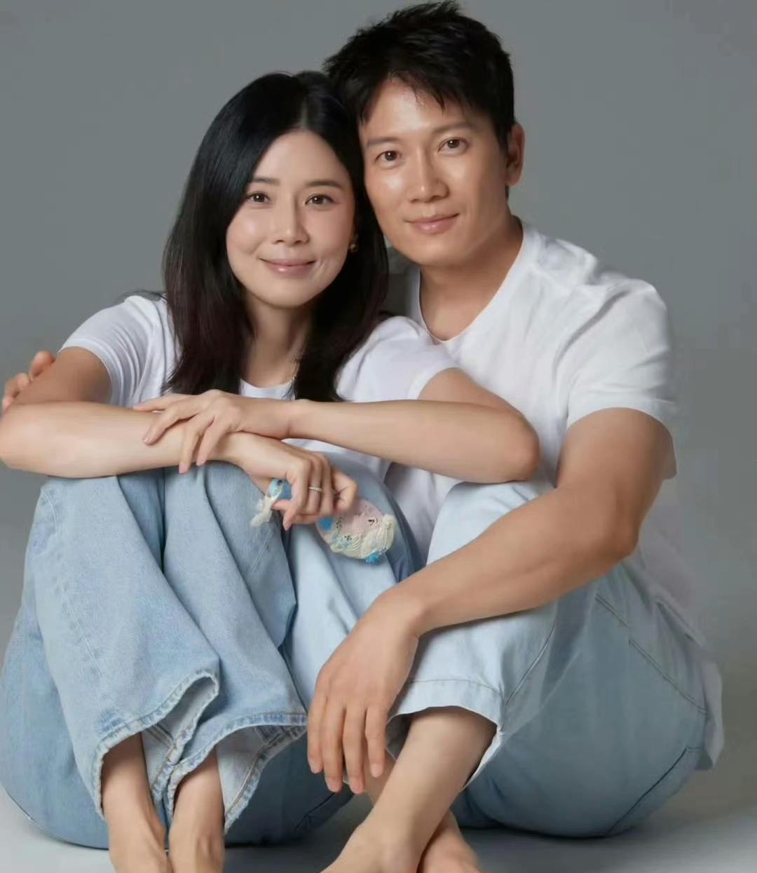 李宝英和池晟庆祝结婚12周年，这对夫妻很低调。