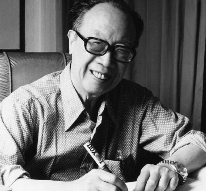 在民国那些文人当中，梁实秋是一个“不合时宜”的人，甚至是“不识时务”的人。梁