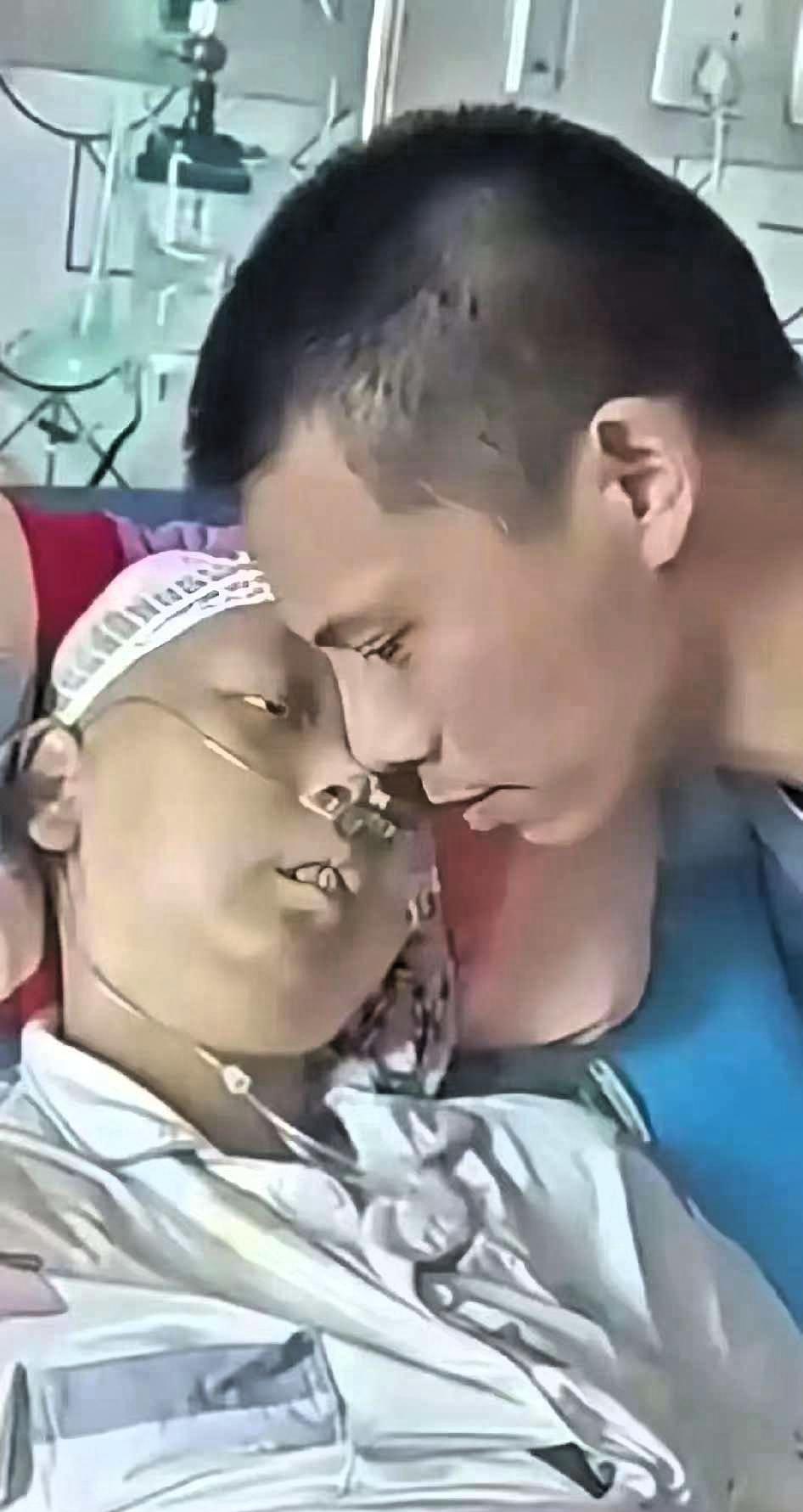 泪奔！花季女儿病危，叫来爸爸向爸爸提出个一个要求：“爸爸，我快不行了，您给我穿上