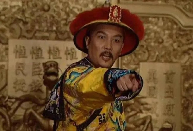 1697年，大学士尹泰酒失态，强占丫环徐氏。尹泰反过来怒骂徐氏媚惑主子，徐氏有口