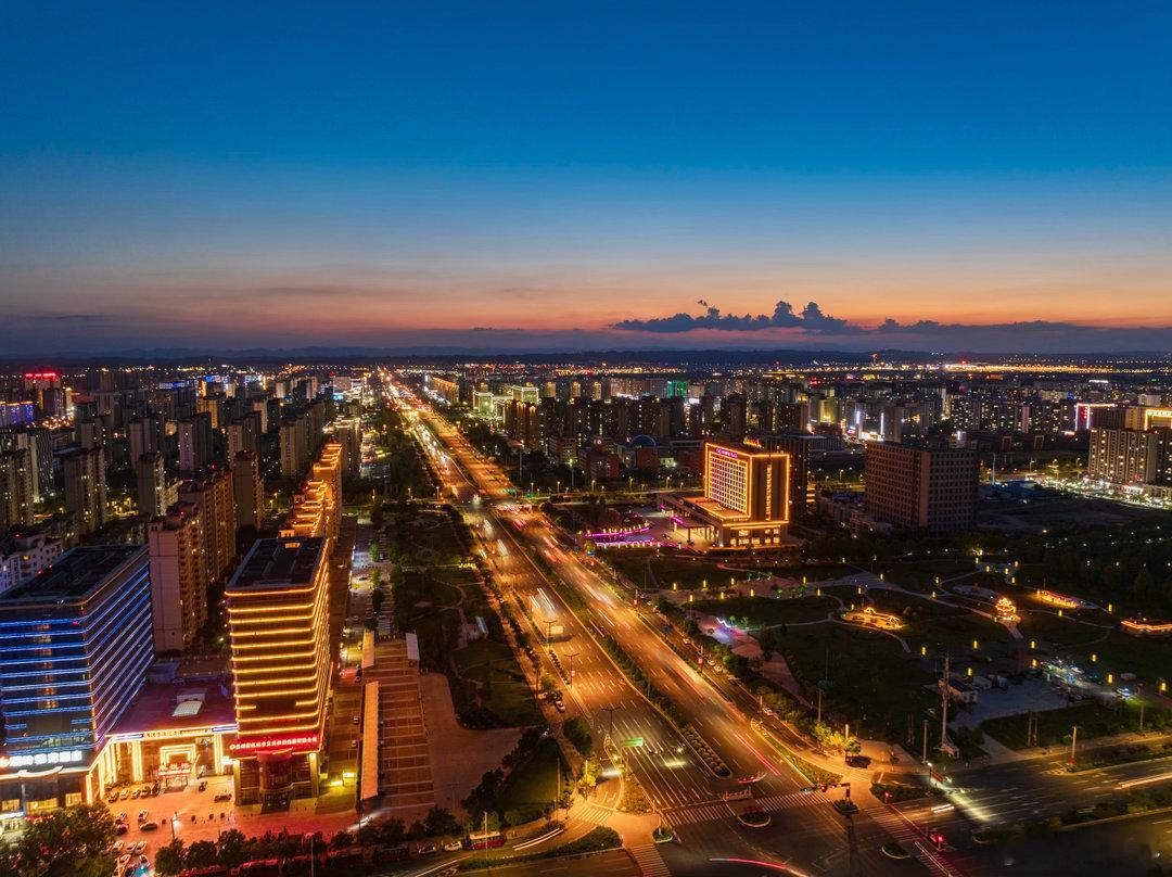 市区有兰哈顿，新区瞰黄河大道夜景兰州新区打包梦想从新区出发兰州·兰州新区