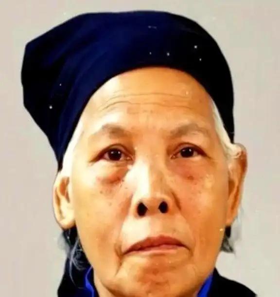 1947年生在越南的隆美兰，后来嫁到了广西龙州，1979年对越反击战打起来时，她