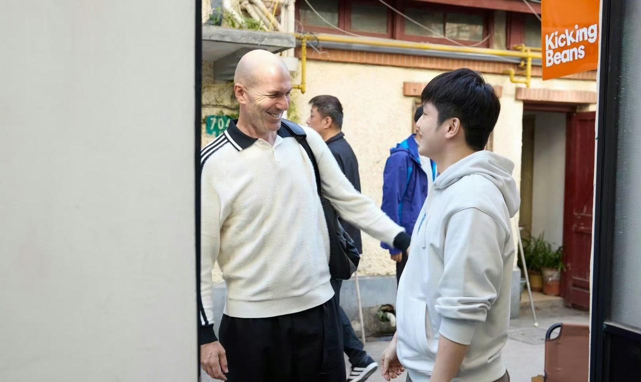 樊振东不但是中国体育名片，也是上海的社交名片！现在上海主打就是，不管你们派谁来