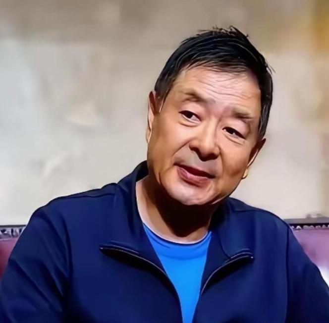 谁也没有想到，凌晨一点的北京，72岁的濮存昕竟用一根布绳，将自己与94岁的