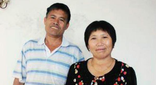 🌛湖南男子丧偶后，带着残疾的大哥和3个女儿，娶了带着1个女儿的妻子。某天回