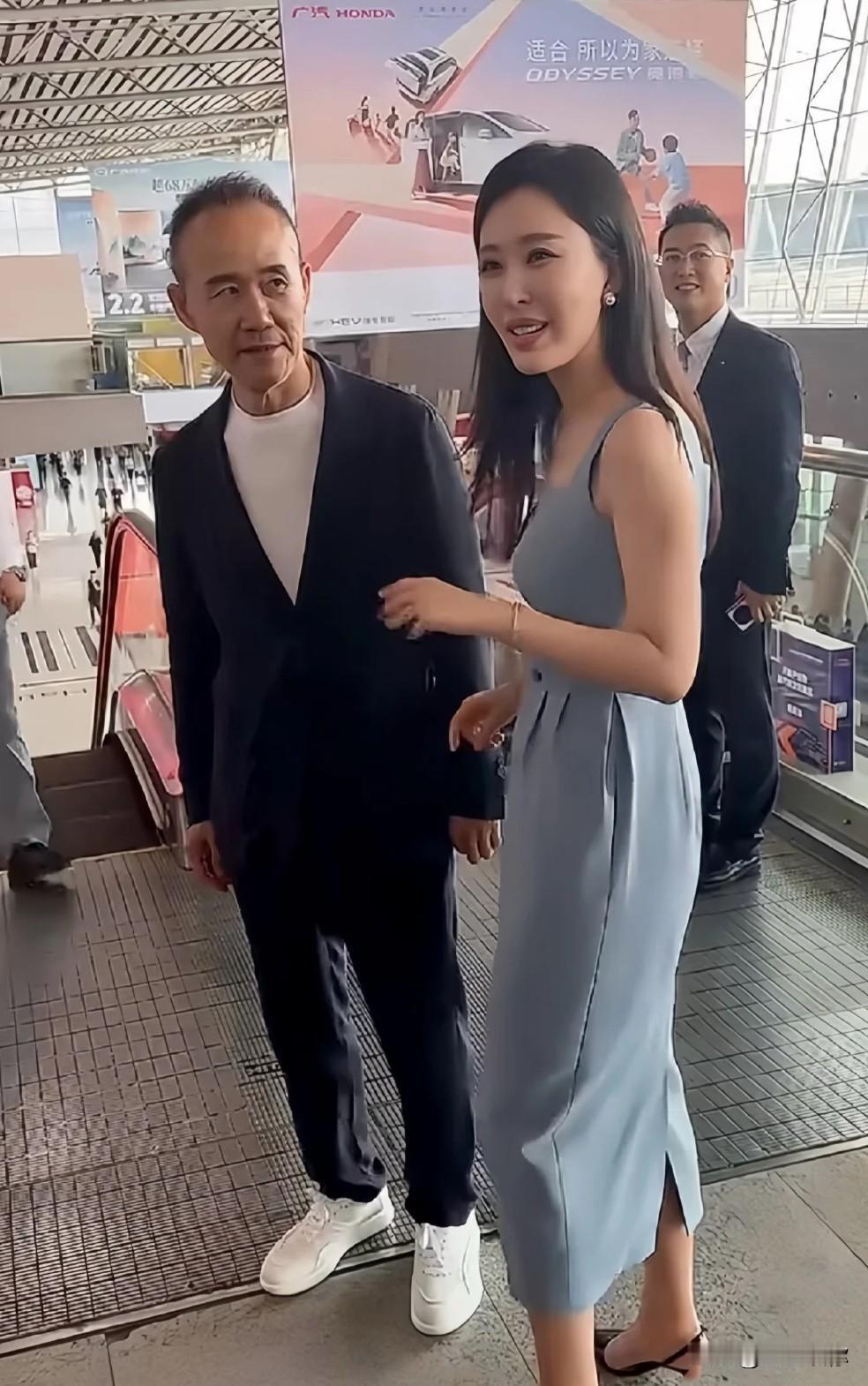 王石08年认识田朴珺，直到12年10月岳父病重才和前妻离婚的，过了几个月岳父就没