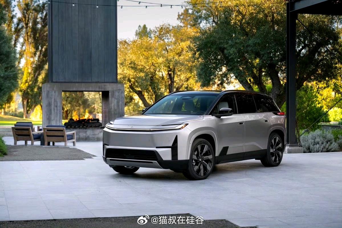 丰田发布美国市场首款纯电三排SUV—2027款Highlander。价格不知道，