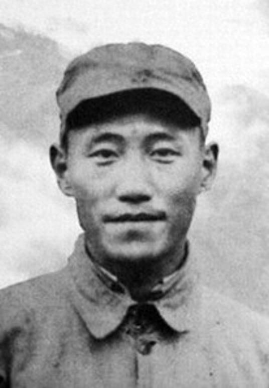 做地下工作途中，刘瑞龙认识一个宪兵，到西安被查，宪兵主动帮忙这是刘瑞龙地下