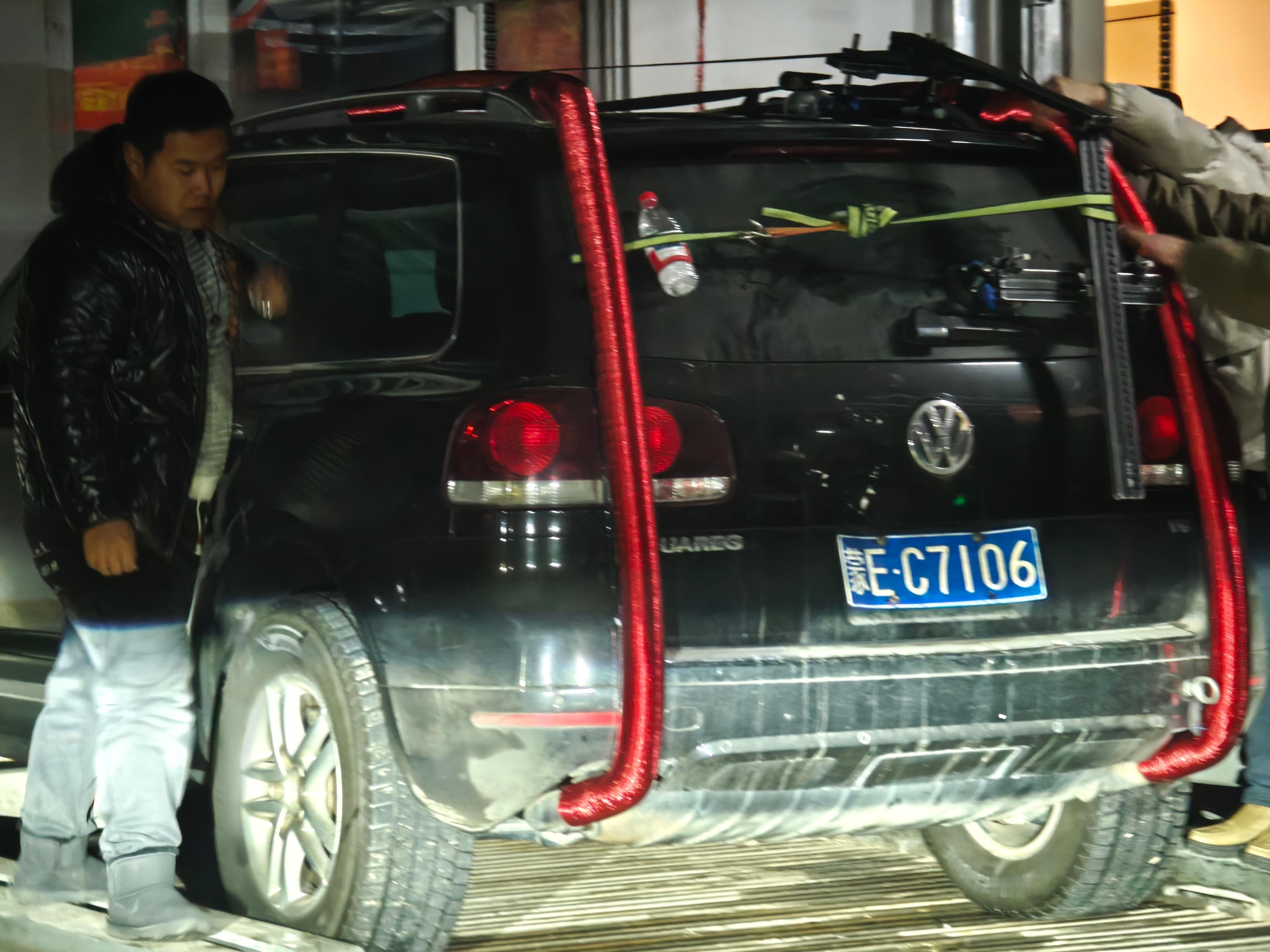 这次来学会一招拍摄技巧把厨房管接排气，这样挂相机拍摄就不会全是雾气升上来影响了。