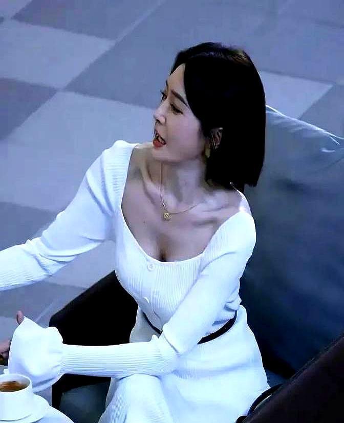 六百多天不承认的感情，在成年人世界里约等于不存在。最窒息的是尖叫之夜。秦岚坐