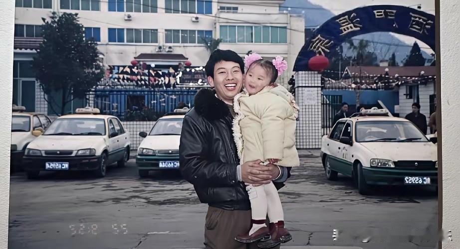 同样两个人，相隔20年。