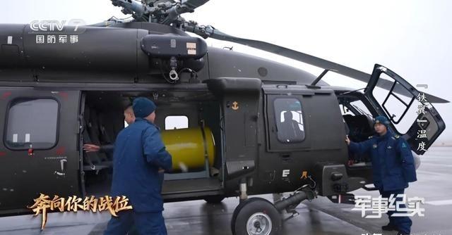 直升机舱内油箱有优点也有缺点，例如以前的黑鹰、现在的直20高原航程很有限，外挂附