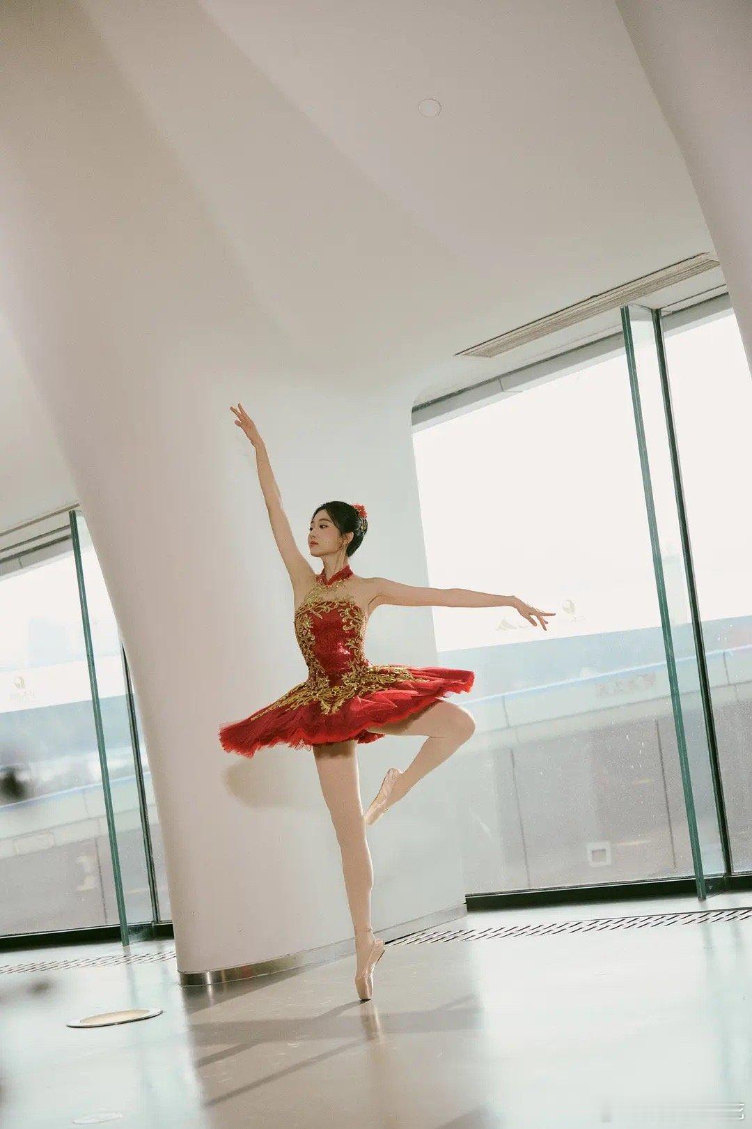 有没有感觉孙千的春晚有是有效出演？讨论度明显高了很多，而且身材苗条又高的美女真的