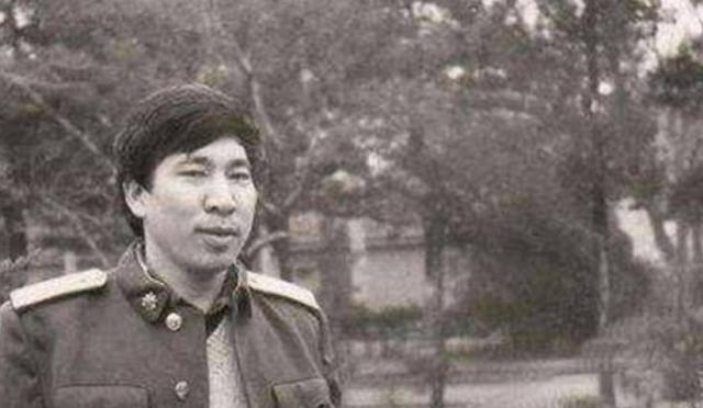 1981年冬，两立三等功的阎连科没能提干，拿着117元退伍费和50斤粮票给家