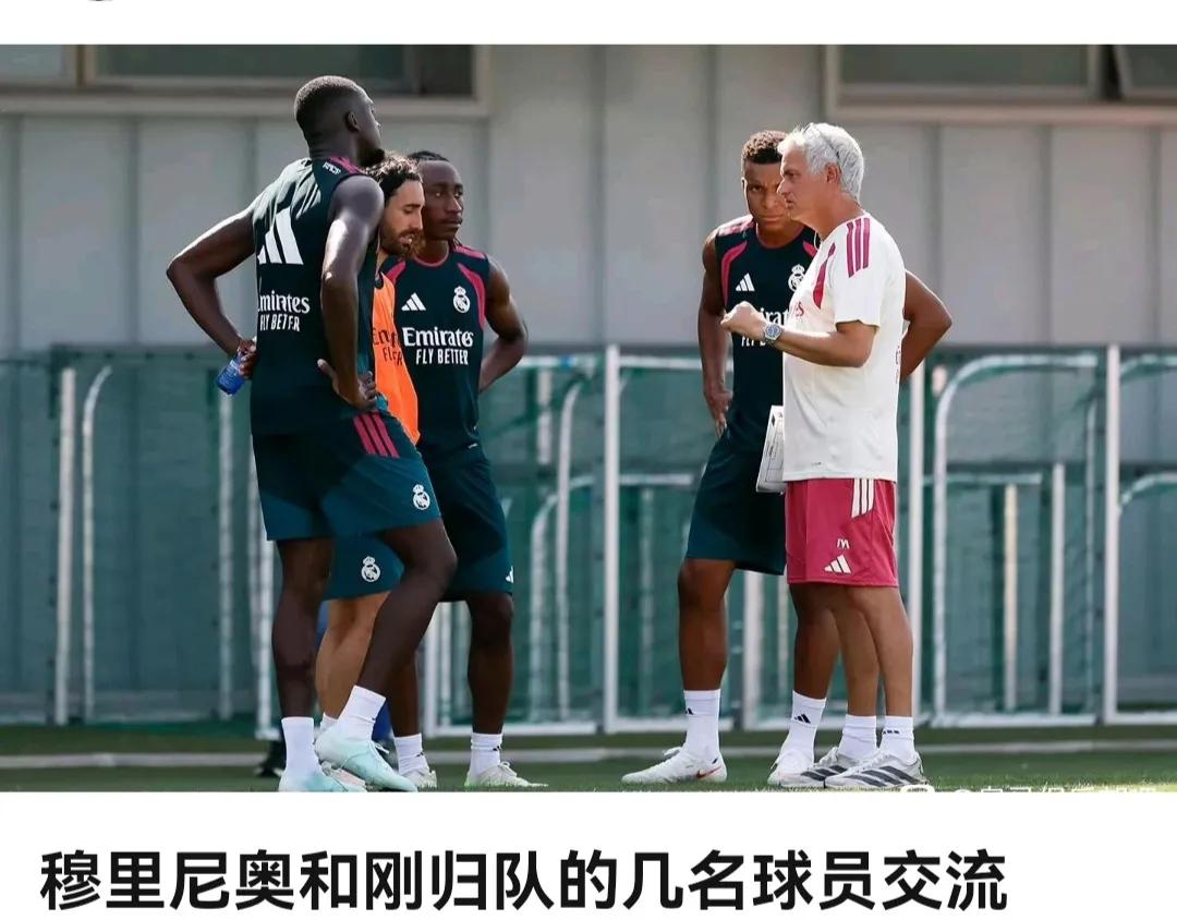 穆里尼奥的白发已经十年！他在波尔图时期是少帅，30多岁。在切尔西一期也是