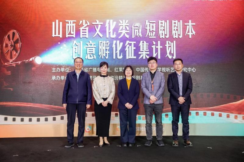 微短剧，正是扎根生长时当《盛夏芬德拉》以电影级质感刷新红果短剧热度纪录，当《