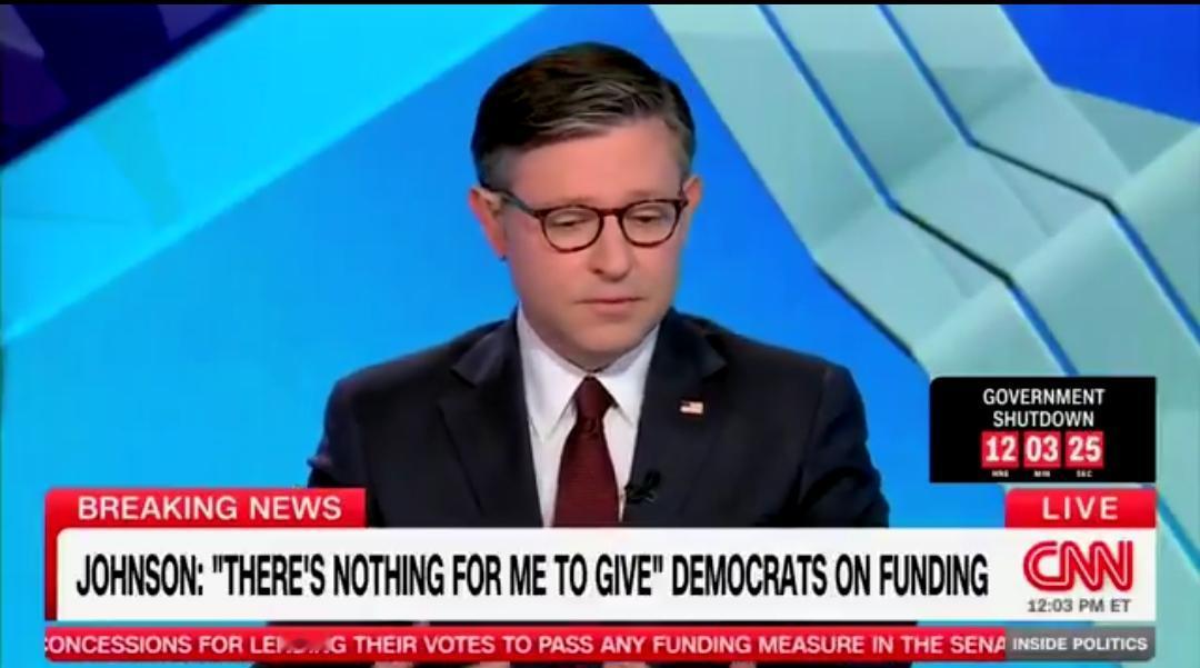 🚨突发新闻:众议院议长约翰逊爆出令人作呕的丑闻，证实查克·舒默在椭圆形办公室当