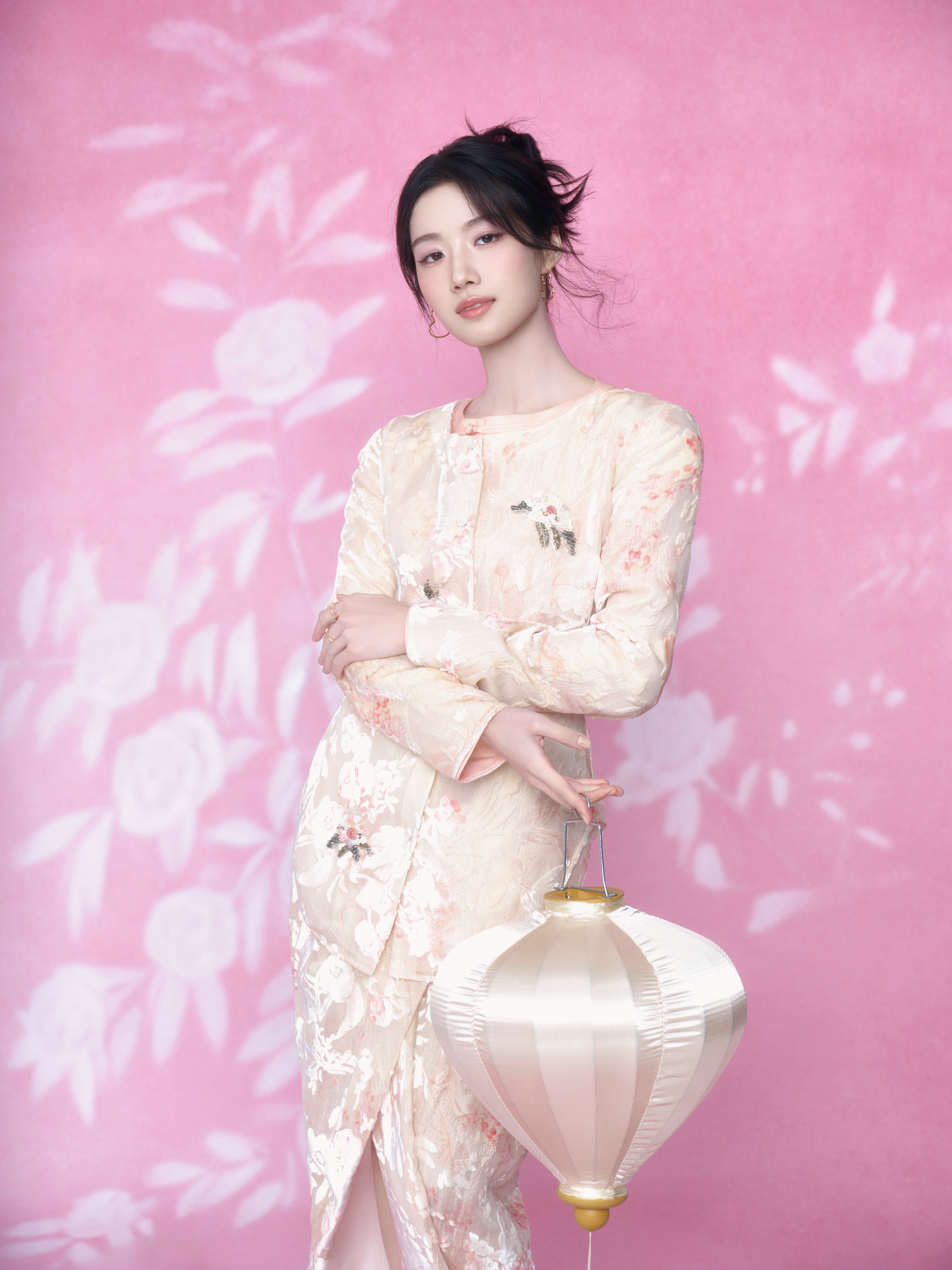 卢昱晓×新春大片🤍噜噜晓身穿MEssential26马年新春系列丝绒