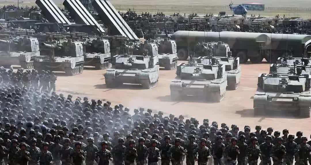 我军重装合成旅到底有多厉害？说句实在的，俄乌冲突打了这么久，两边都耗得没力气，要