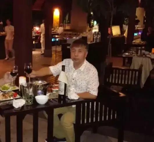 照片是十年前十年后，能不能还有十年后？我不知道！有首歌唱的挺扎心的：“有些