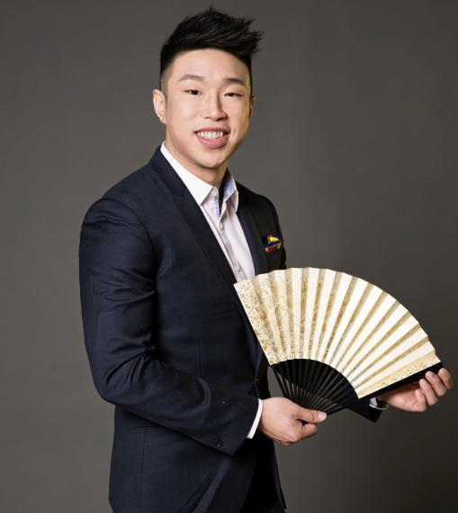 一次相声里，烧饼怼于谦:"我长得不好看，但我有媳妇。"于谦说:"这也值得炫耀？"