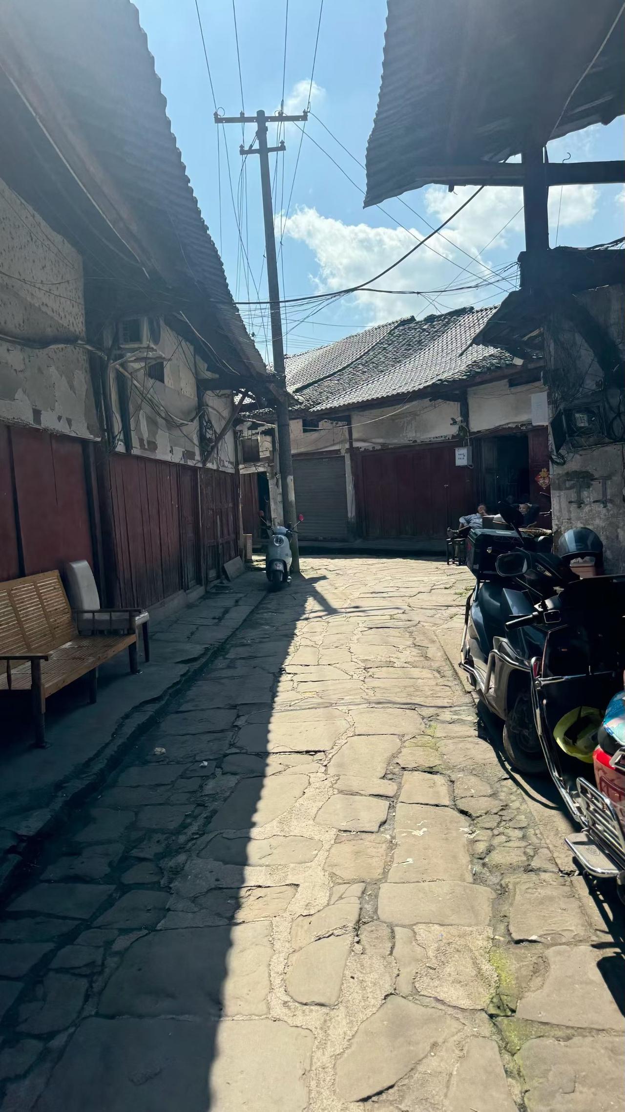 四川遍地是古镇！旅游我最不喜欢的就是游古镇，个人觉得在四川经济发展得好的已经没有