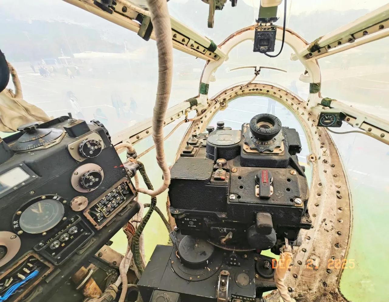 安东诺夫运输机和图波列夫轰炸机的领航员舱室，那可太有意思了。就拿图16轰炸机和安