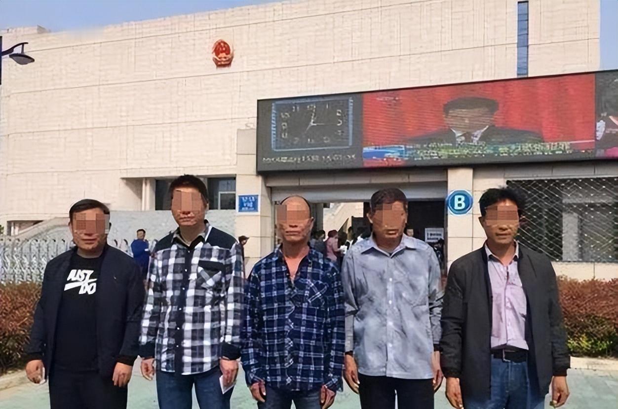 1996年，5名无辜青年蒙冤入狱，被关押了21年后才无罪释放，令人惊讶的是，5人
