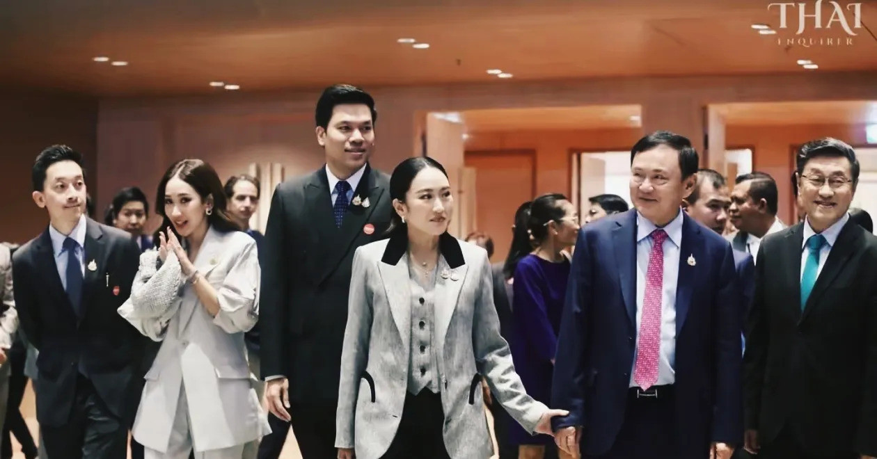 他信父女露面，泰国软实力出击！啥？他信又出来了！上次“通