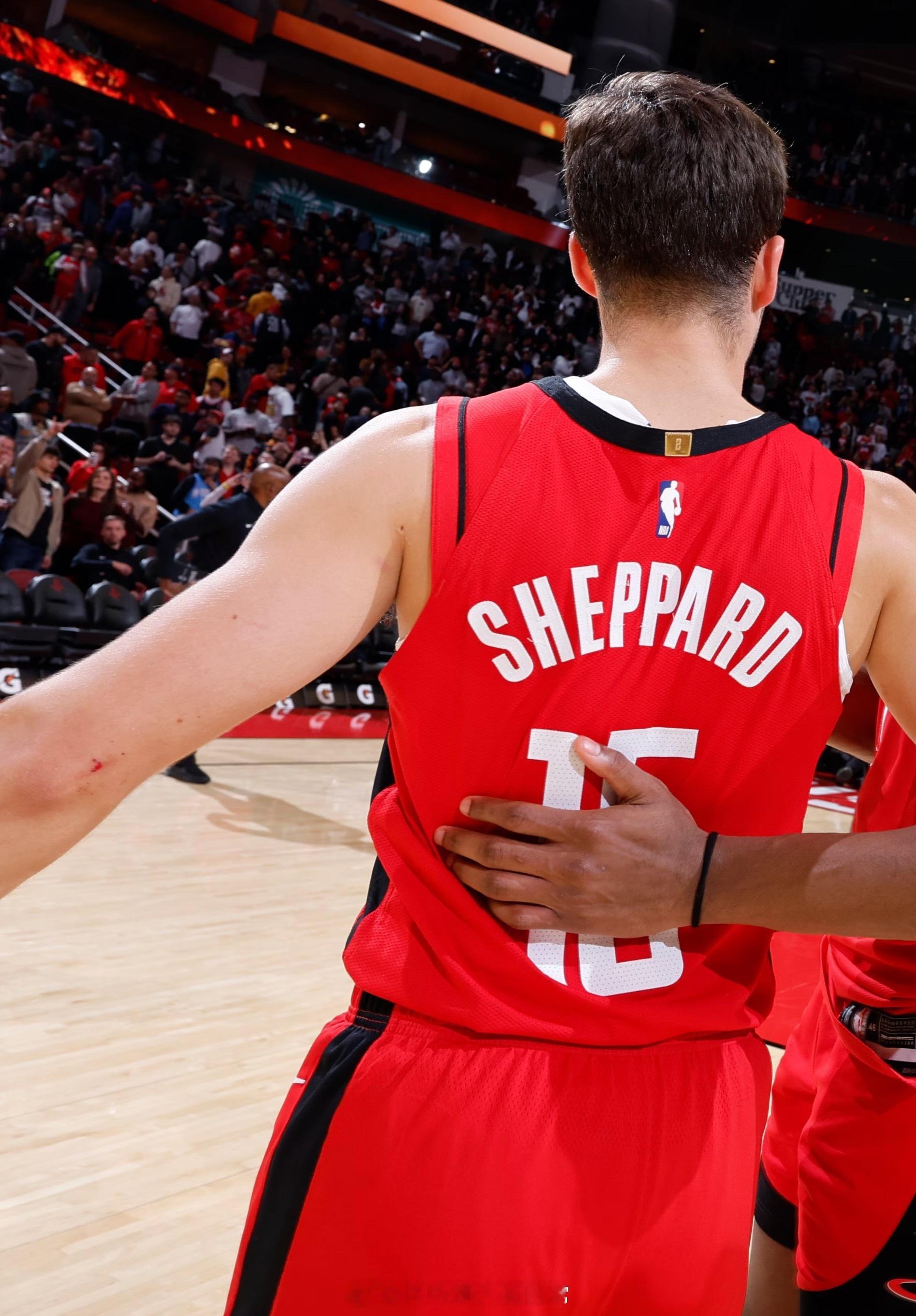 范弗利特谈谢泼德：“这赛季他进步了，很高兴看到他在我受伤后得到机会，但他什么都具