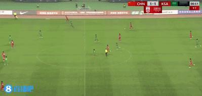又进球了！漂亮啊！U16国足谢晋边路人球分过，传中！中路帅惟浩一击致命！[鼓掌]