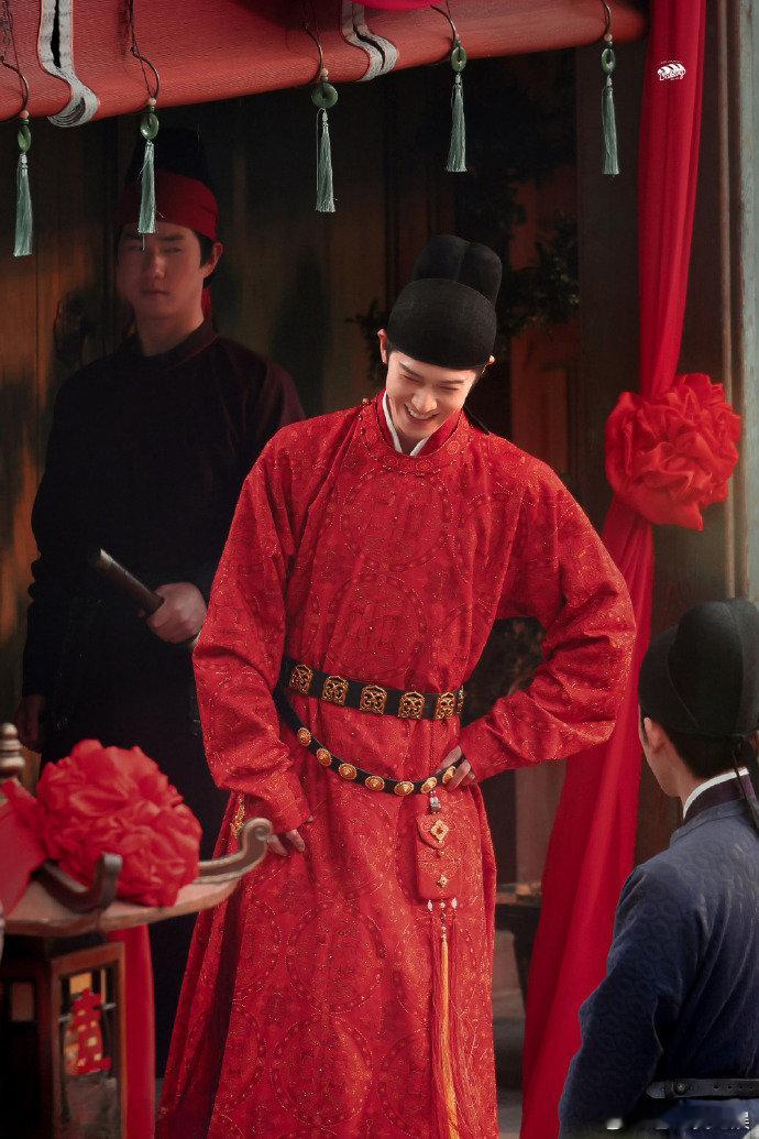 李昀锐低眉红眼这一分钟李昀锐的眼神太有戏了，光靠低眉红眼的微表情，就把林晏失去
