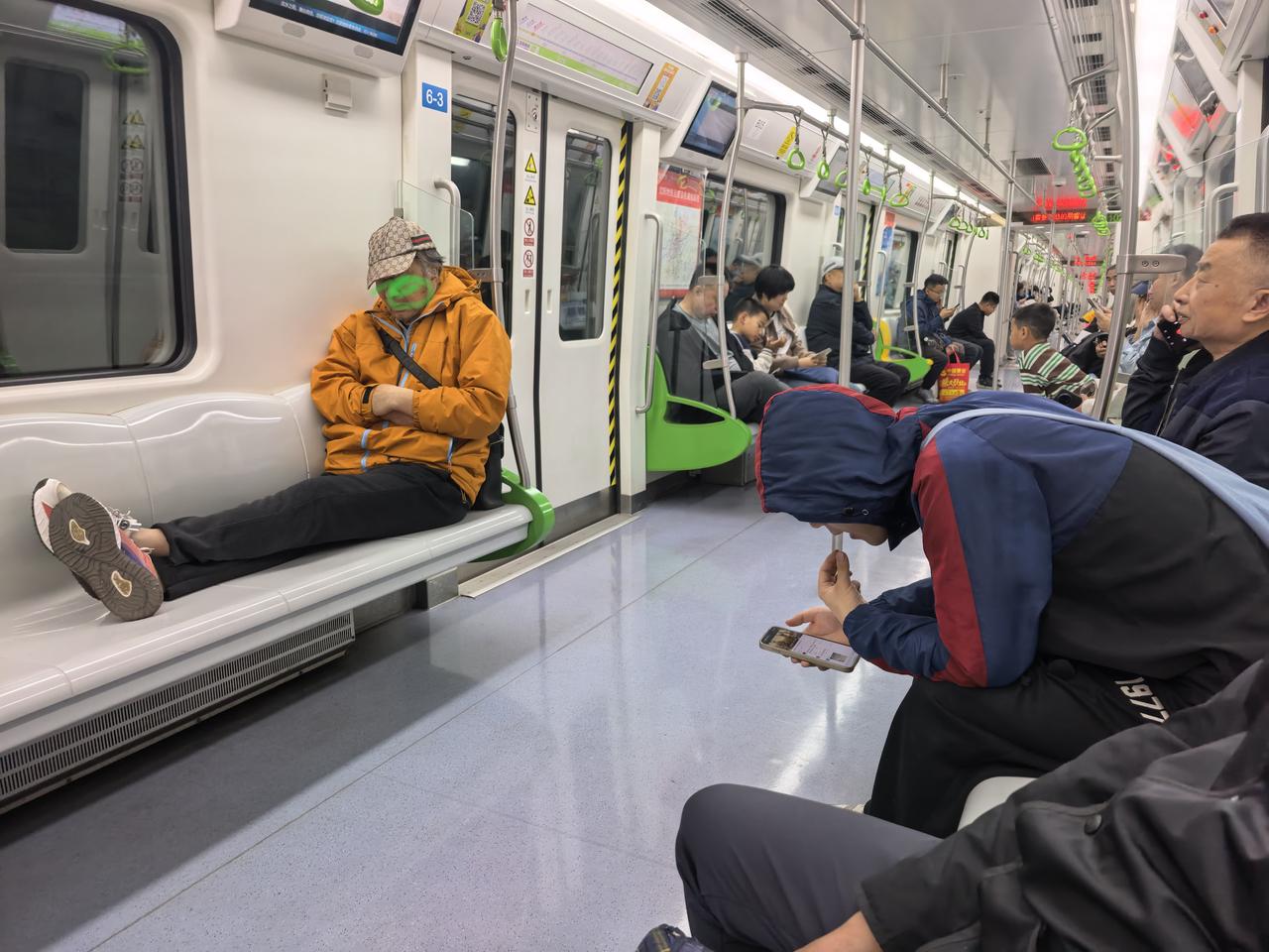 不文明行为分享身边沈阳事沈阳地铁