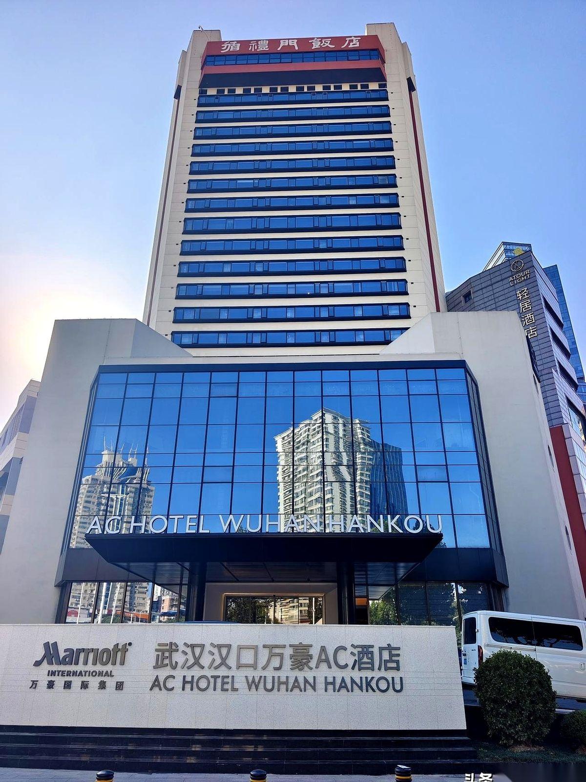 停业封存了整整八年的武汉循礼门饭店，这次换了个新身份重新推开大门。路过汉口解放