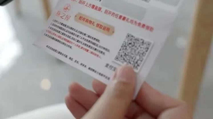 现在这“幽灵快递”真是防不胜防啊！去年10月，南宁贾女士收到个不明包裹，里面有带