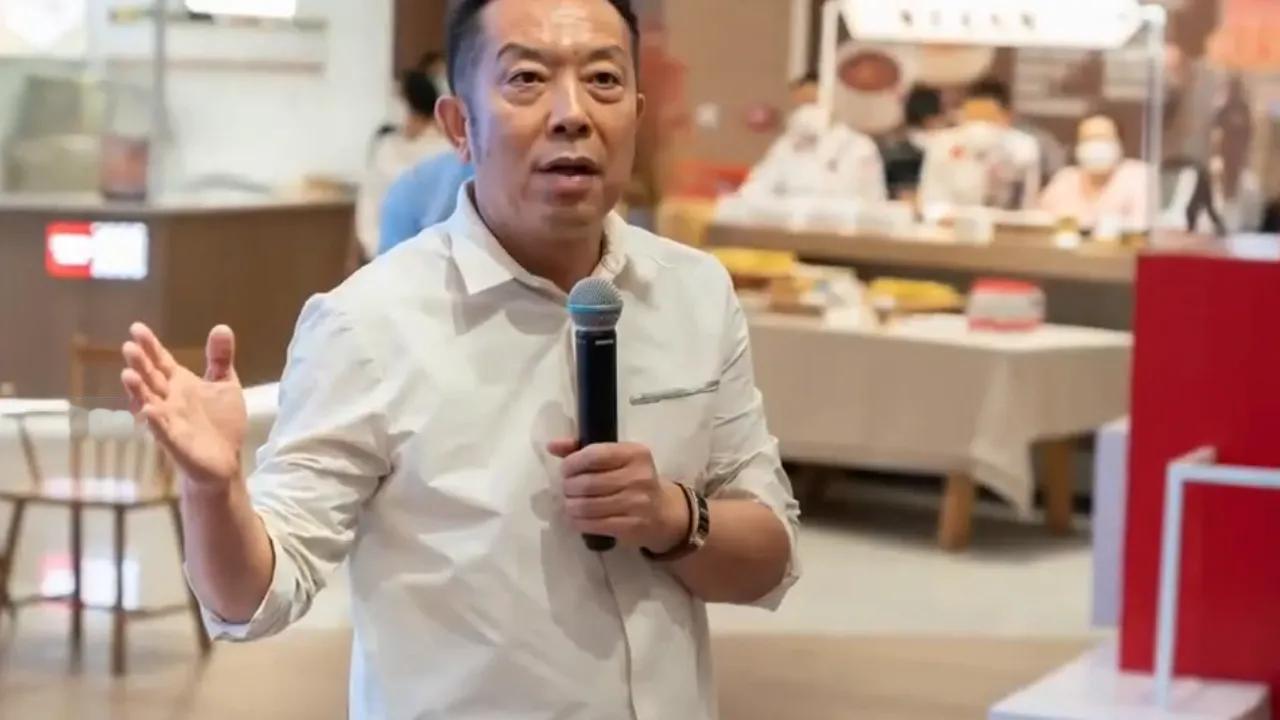 西贝一次性关店102家，贾国龙壮士断臂，4000多名员工丢了生计。前不久贾国龙时