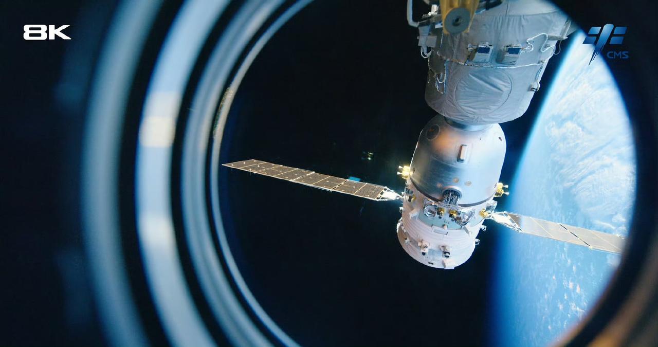 神舟二十飞船的舷窗确实是容易受到太空碎片撞击的区域！神舟飞船在对接空间站时，